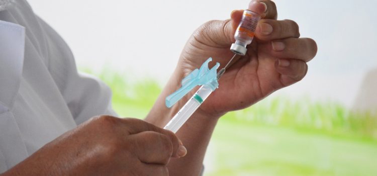Vacinação contra a Covid segue nesta terça-feira nas unidades de saúde