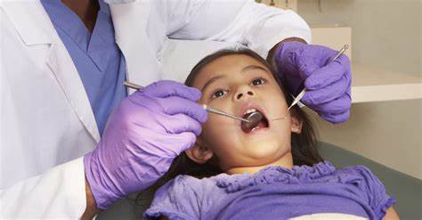 Cuidados com a saúde bucal das crianças devem ser iniciados na fase da amamentação