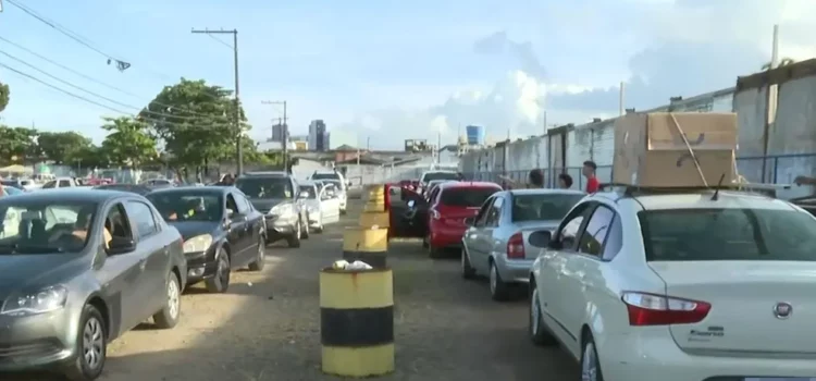 Movimento no ferry-boat e lanchas se intensifica nesta terça-feira