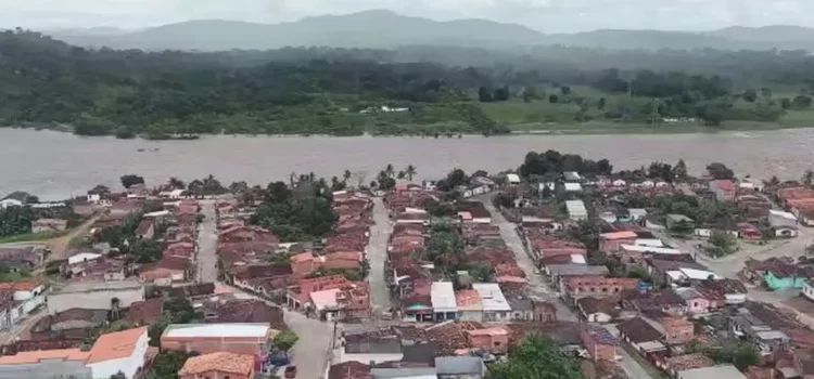 Projeto de lei oferece R$ 100 milhões em financiamentos para empresários dos municípios atingidos pelas enchentes na Bahia