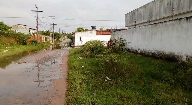 Moradores do Parque Lagoa do Subaé pedem por limpeza e manutenção das redes de esgoto
