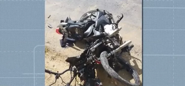 Motociclista morre após batida com carro na BR-415, no sul da Bahia