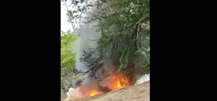 Jovem de 20 anos morre carbonizada após namorado bater carro contra árvore no extremo sul da Bahia