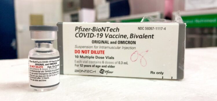 Mais de 10 mil pessoas já receberam a vacina bivalente contra a COVID