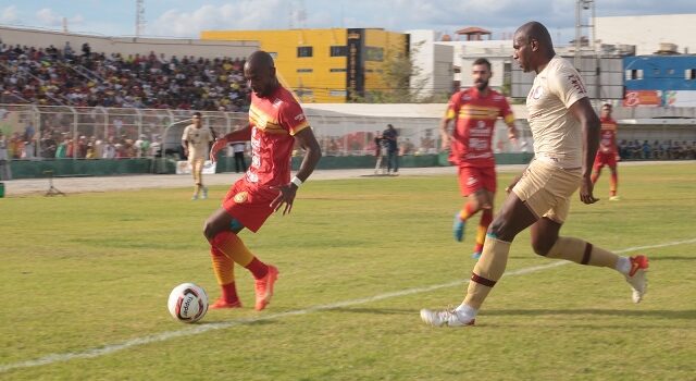 Jacuipense bate a Juazeirense fora de casa e abre vantagem na semifinal do Campeonato Baiano