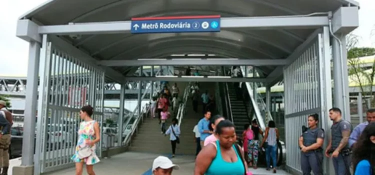 Biblioteca itinerante é montada na Estação Rodoviária do Metrô de Salvador