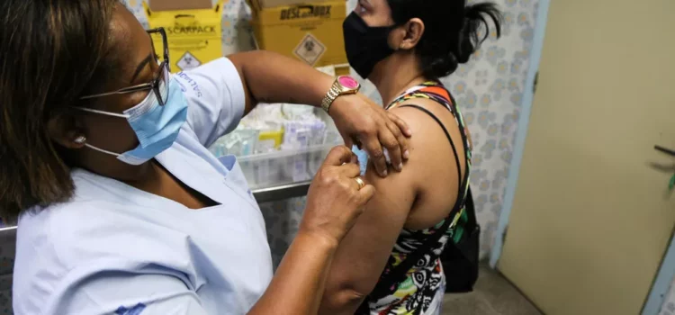 3% do público alvo já recebeu vacina contra Influenza em Salvador; imunizante segue disponível em mais de 100 pontos