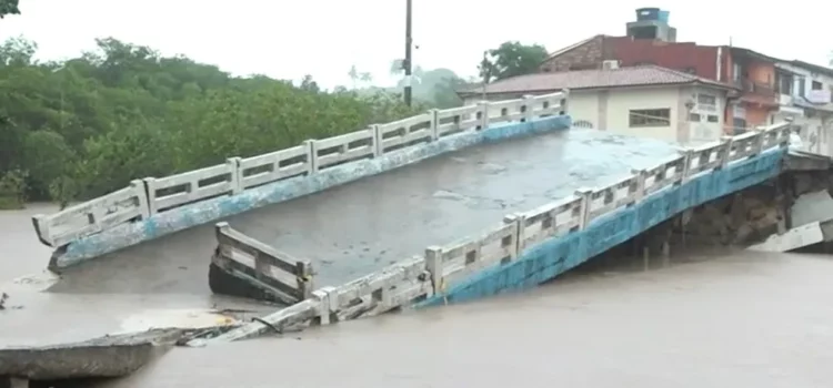 Estragos causados pelas chuvas: rodovias e pontes são interditadas no sul da Bahia