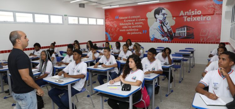 Jerônimo confirma reajuste de 14% a professores e garante ganhos salariais para trabalhadores da Educação Superior