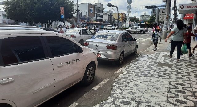 Taxistas reclamam de falta de sinalização em pontos do centro de Feira de Santana