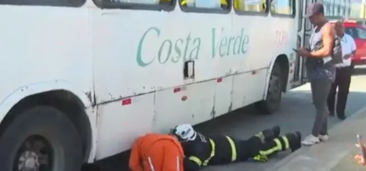 Idosa é atingida por ônibus ao tentar atravessar avenida na orla de Salvador; cidade registra mais de 250 atropelamentos em 2023