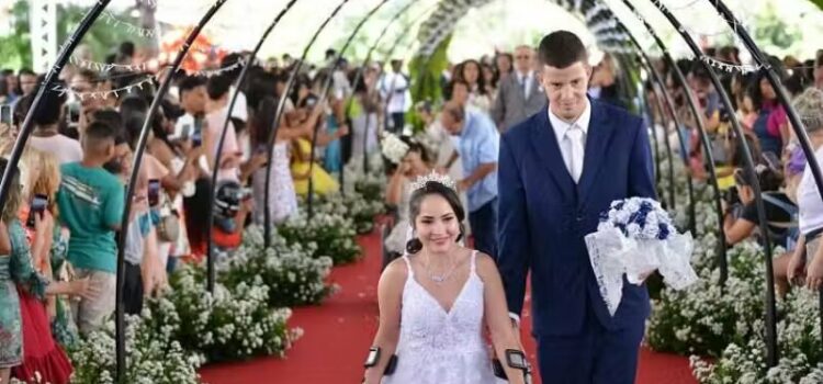 Jovens com autismo e paralisia se casam; “fomos melhores amigos”