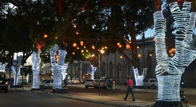 Prefeitura de Feira de Santana publica dispensa de licitação para decoração natalina com investimento de mais de R$ 700 mil