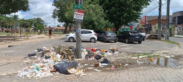 Moradores relatam estado de abandono em praça do conjunto Morada das Árvores