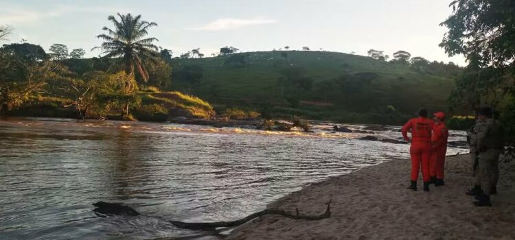 Homem de 30 anos desaparece em rio na Bahia após salvar a mãe de afogamento