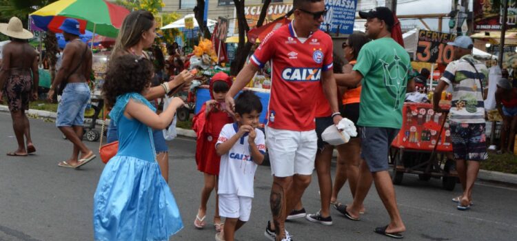 Famílias e crianças marcam presença no Esquenta Micareta