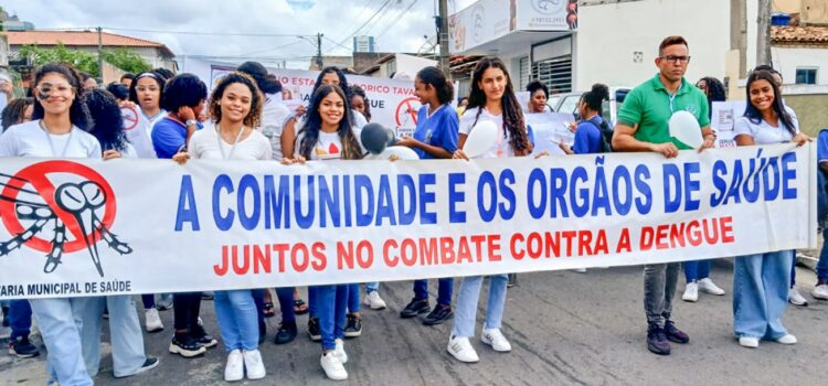 Equipes de saúde e estudantes unem esforços contra a dengue