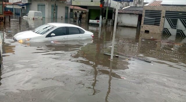 Chuva pega Feira de Santana de surpresa e causa alagamentos