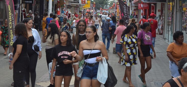 Comércio terá horário especial em junho para Dia dos Namorados e festejos juninos