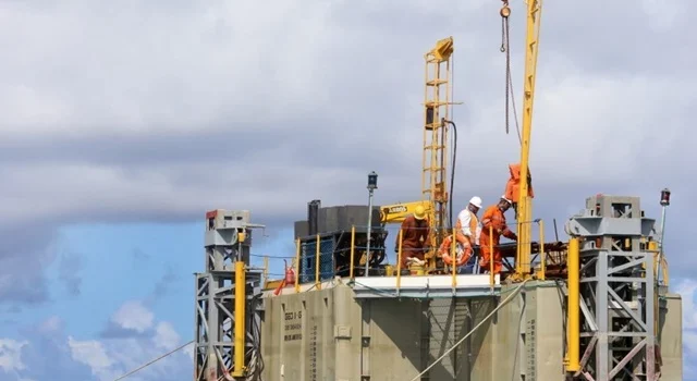 Sondagem da Ponte Salvador-Itaparica em águas rasas é iniciada