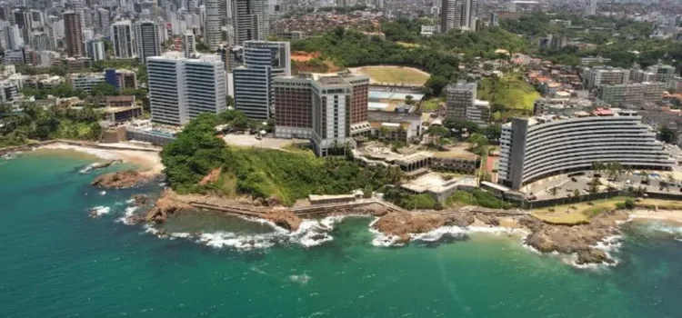 Corpo é encontrado em estado avançado de decomposição em praia de Salvador