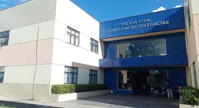 Policial suspeito de matar dono de posto de lavagem se apresenta na delegacia; ele foi ouvido e liberado