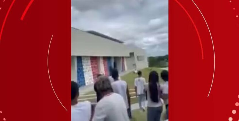 Estudante tenta atacar colega com faca e gera confusão em escola na Região Metropolitana de Salvador