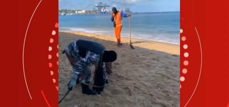 Agentes de limpeza retomam serviços nas praias da Cidade Baixa após uso de farda da Limpurb em operação em Cantagalo