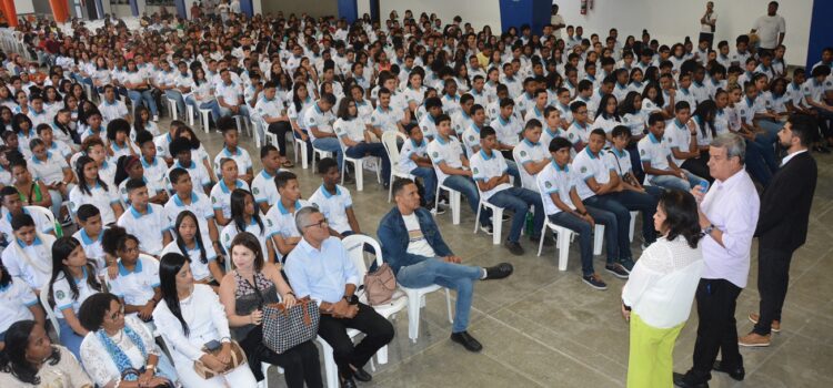 500 estudantes ingressos do programa Jovem Aprendiz Feirense são recepcionados