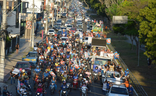 José Ronaldo faz carreata no aniversário da cidade e reafirma compromisso em promover seu desenvolvimento