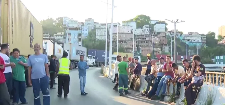 Implantação de novo sistema de acesso ao Porto de Salvador provoca mais de 6 km de fila de caminhões