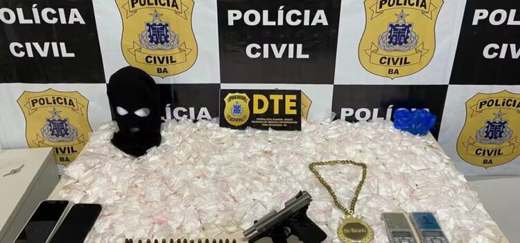 Homem é preso em flagrante com 1,5 mil porções de cocaína em bairro de Feira de Santana