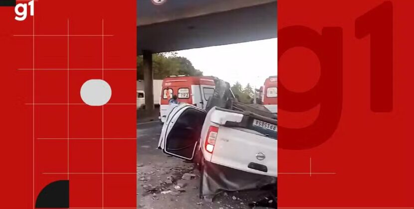 Caminhonete despenca de viaduto em Salvador; motorista saltou de veículo em movimento antes da queda