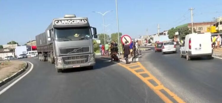 Homem morre após ser atropelado por carreta no oeste da Bahia