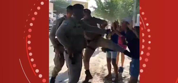 Policiais militares agridem eleitores em frente à escola em Camaçari, na região metropolitana