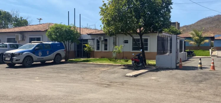 Homem é morto em frente a restaurante no oeste da Bahia; suspeita afirma que disparo foi involuntário