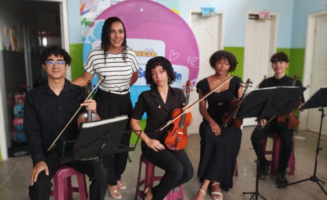 Orquestra Sinfônica encanta alunos durante arrecadação de alimentos para Campanha Natal Solidário