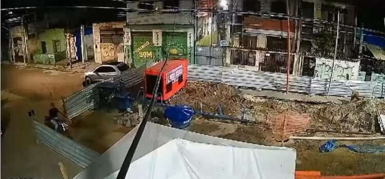 Suspeito de cometer assaltos consegue escapar de perseguição policial ao entrar em canteiro de obras em Salvador