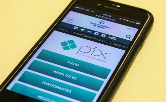 Nova fiscalização do PIX não é feita para pegar pequeno comerciante, diz Receita Federal