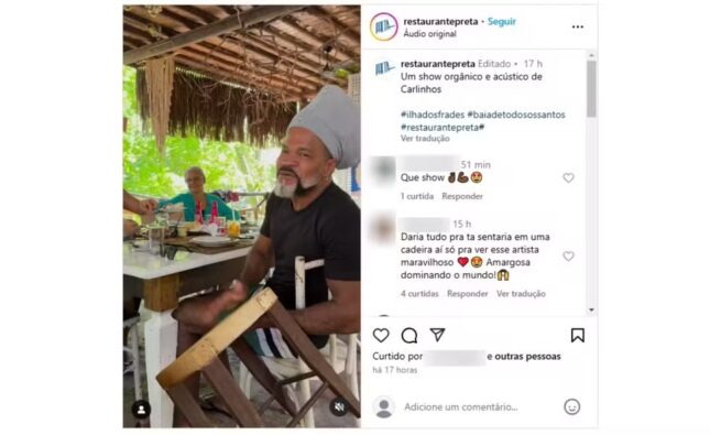 Carlinhos Brown improvisa instrumento com banco e canta em restaurante na Bahia; veja vídeo