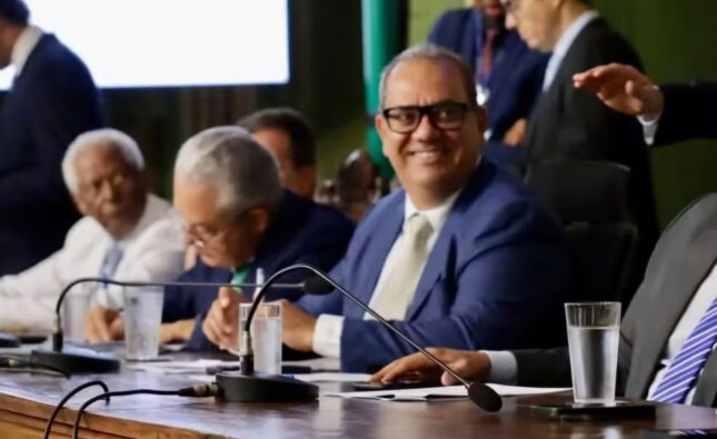 Carlos Muniz é eleito presidente da Câmara Municipal de Salvador