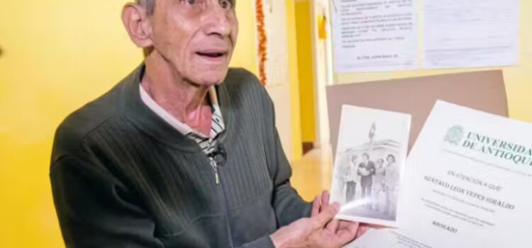 Após 25 anos em situação de rua, homem de 70 anos volta pra faculdade e se forma advogado