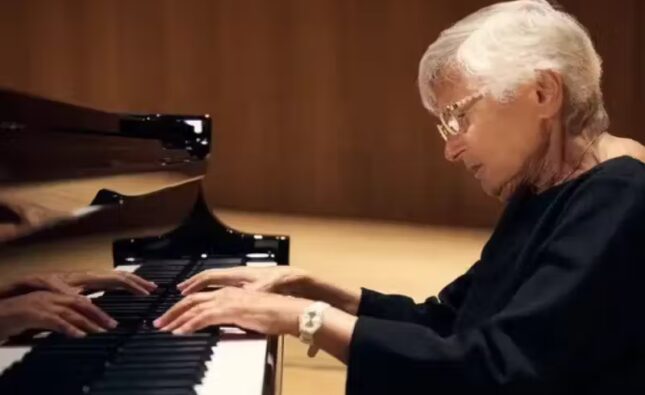 Pianista de 100 anos brilha nos palcos: ‘música é feita para trazer alegria’