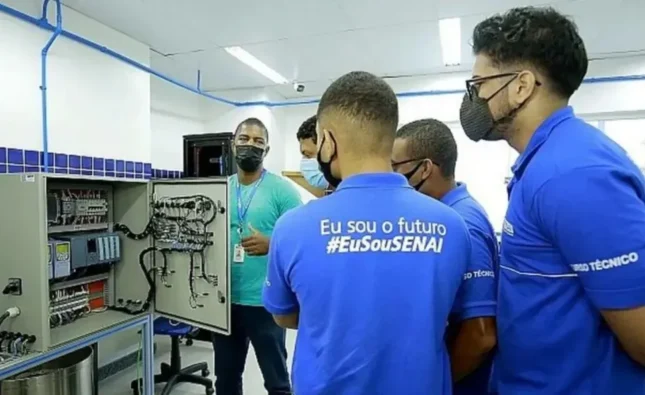 Senai oferece mais de 600 vagas para cursos gratuitos de jovem aprendiz na Bahia; saiba como se inscrever