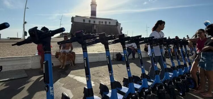 Prefeitura de Salvador anuncia início da operação de patinetes elétricos; saiba como usar