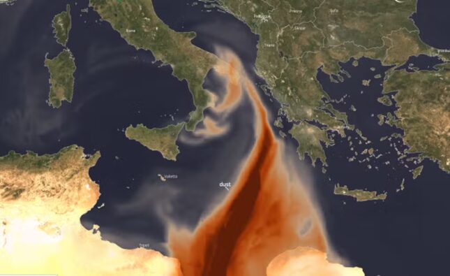 Imagem de satélite mostra densa nuvem de poeira que saiu do Saara atingiu a Itália