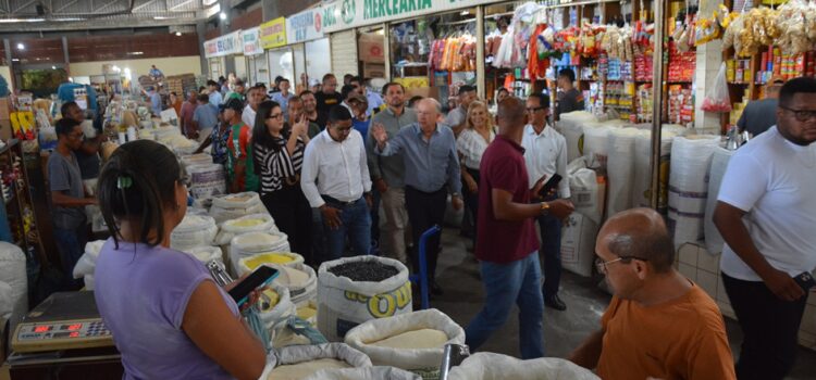 José Ronaldo autoriza três obras para revitalizar o Centro de Abastecimento