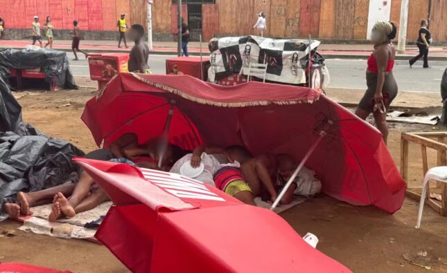 Trezentos vendedores ambulantes são resgatados de trabalho análogo ao de escravo no Carnaval de Salvador, aponta MTE